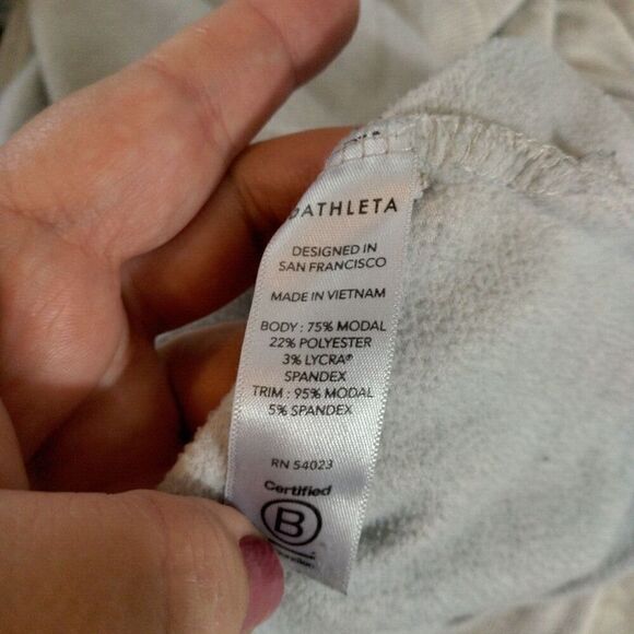 Athleta Womens XS Long Sleeve Top Pullover Light Gray Thumb Holes Crew Neck - Picture 6 of 6